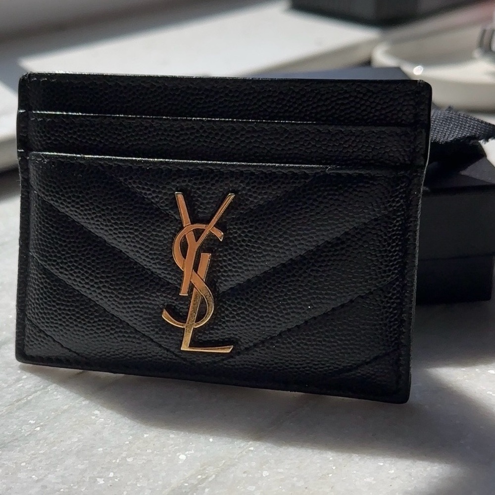 ‼️SOLD DO NOT BUY‼️
YSL Monogram Card Case in Grained Leather / Gold Hardware
